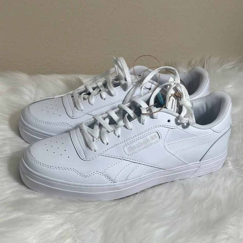 NWT Reebok Classic White Athletic Leather Sneakers